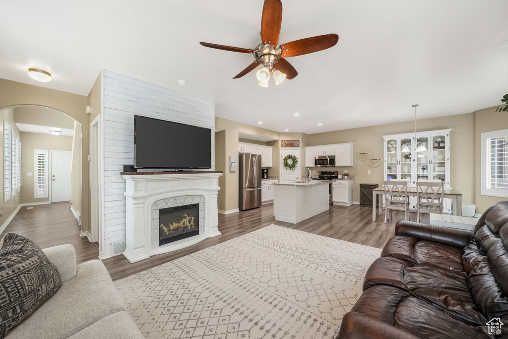 83 W APACHE RD Saratoga Springs, UT 84045
