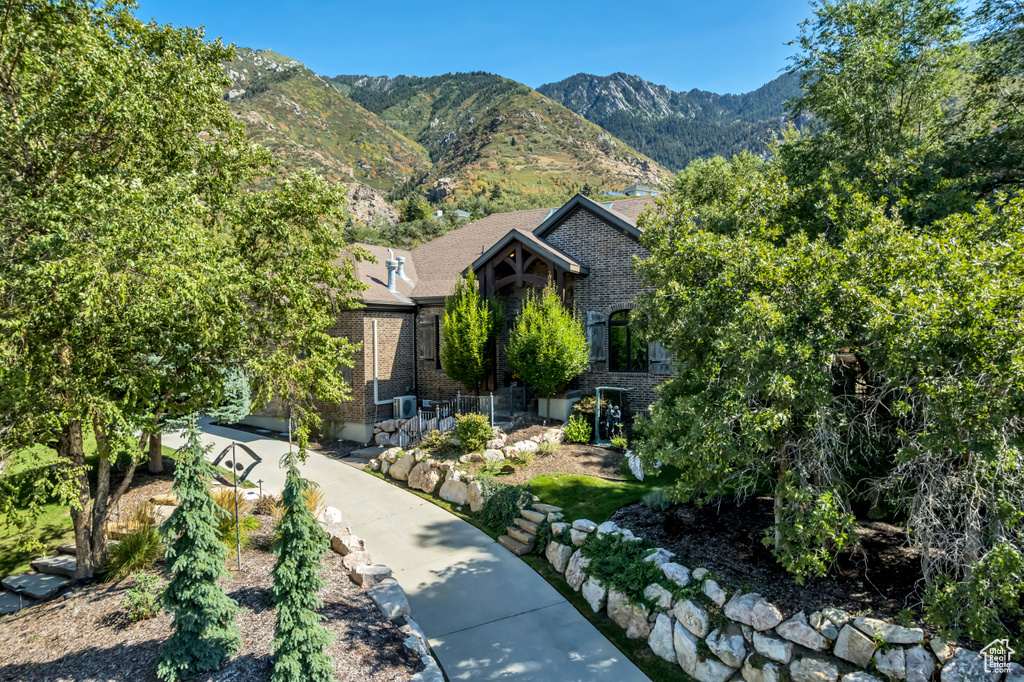 46 E LONE HOLLOW DR Sandy, UT 84092