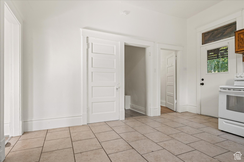 Photo 14 for MLS #2112085 at 3048 Ogden Ave