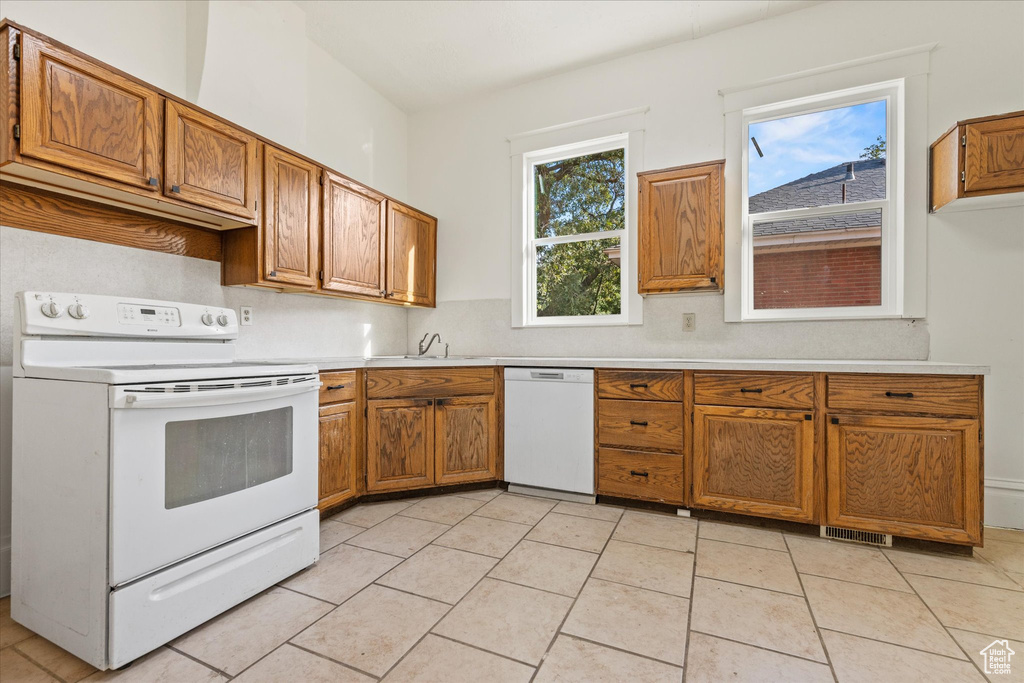 Photo 15 for MLS #2112085 at 3048 Ogden Ave