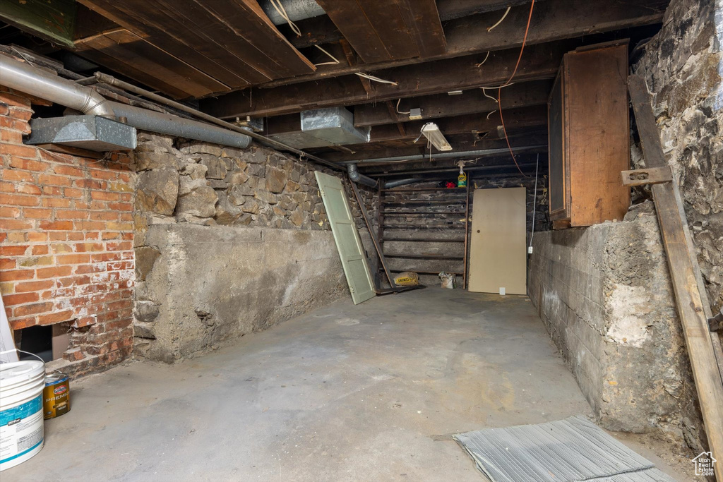 Photo 25 for MLS #2112085 at 3048 Ogden Ave