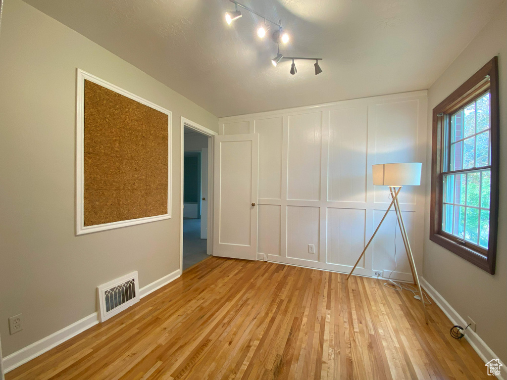 1244 E LORRAINE DR Salt Lake City, UT 84106