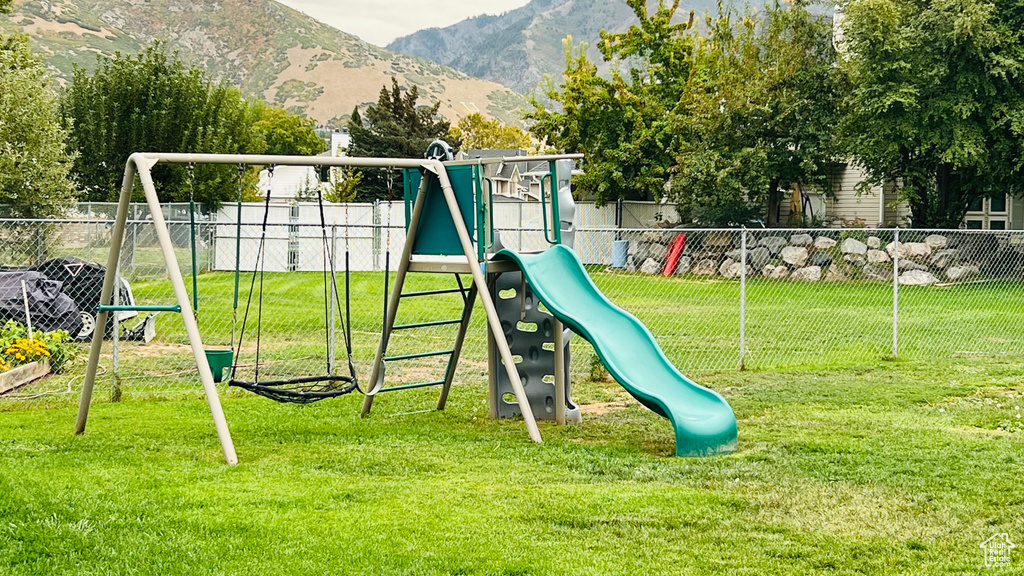 5670 S REDWOOD LN South Ogden, UT 84403