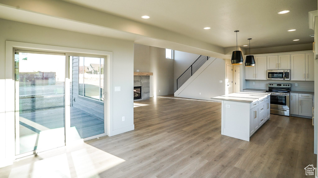 992 W 1910 S Syracuse, UT 84075