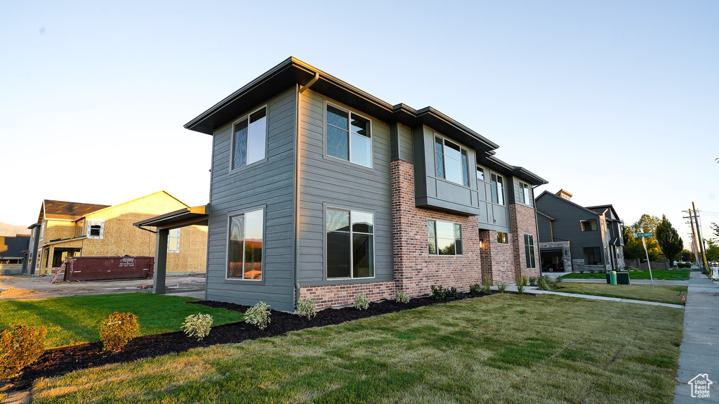 992 W 1910 S Syracuse, UT 84075