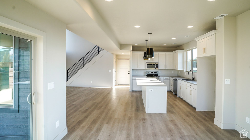 992 W 1910 S Syracuse, UT 84075