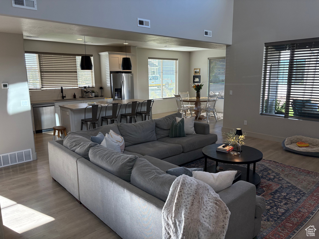 992 W 1910 S Syracuse, UT 84075