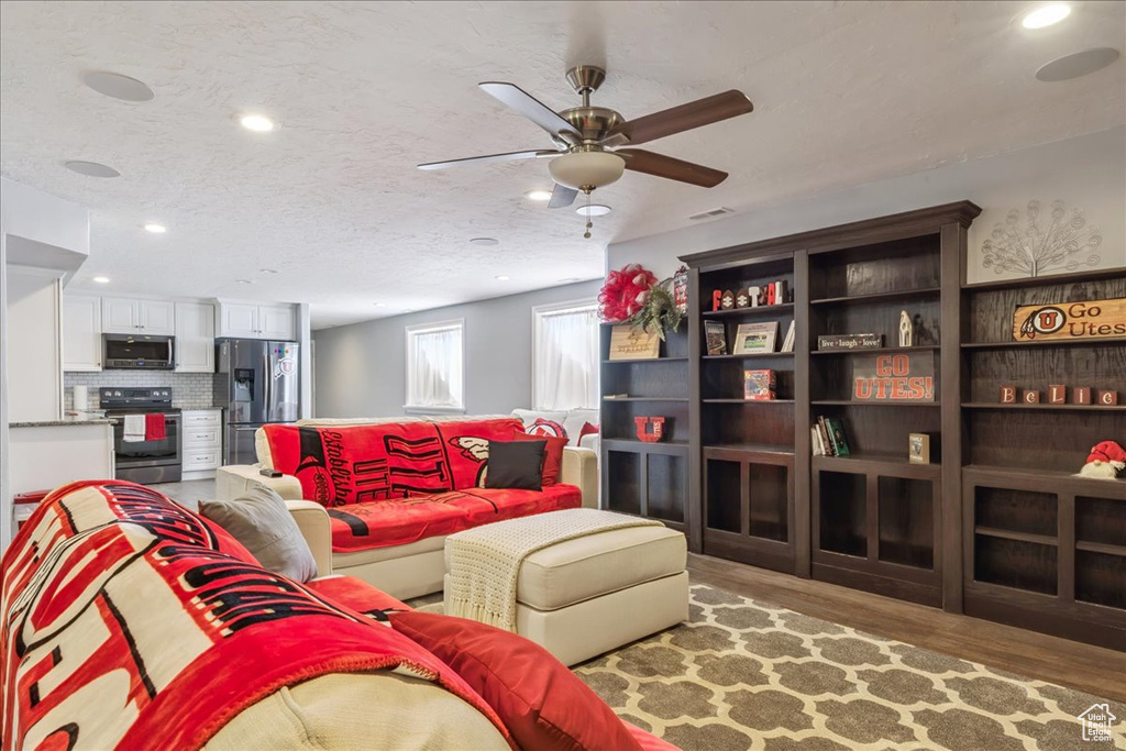563 W 2150 S Syracuse, UT 84075
