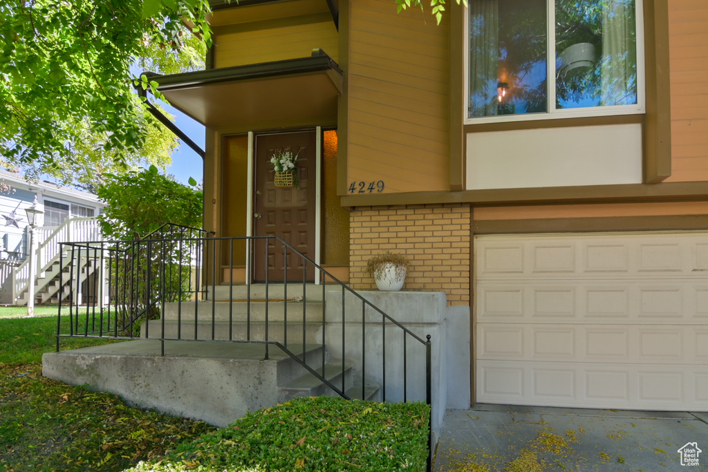 Photo 2 for MLS #2112373 at 4249 S Gloucester Ct