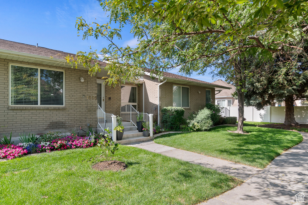 1556 W CORNERSTONE DR South Jordan, UT 84095