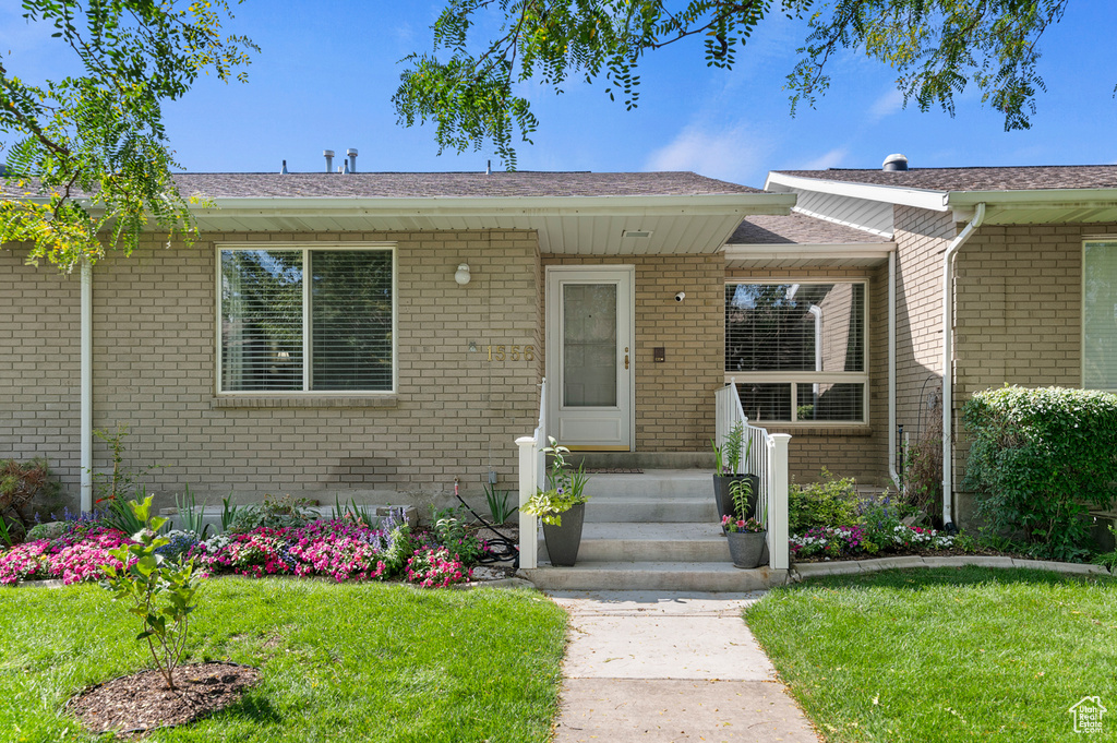 1556 W CORNERSTONE DR South Jordan, UT 84095