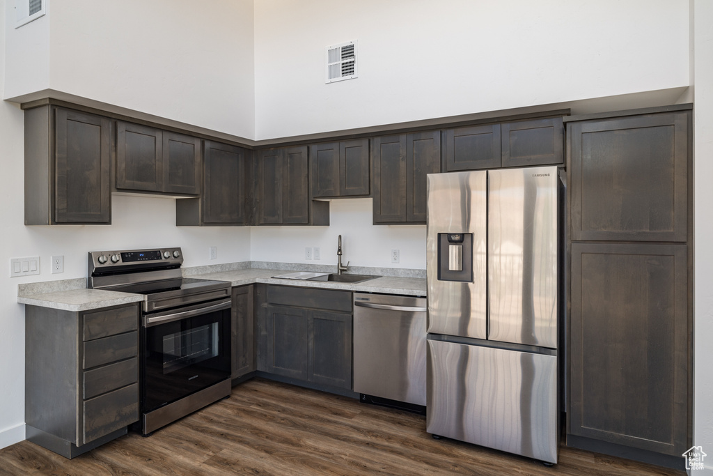 443 KANE CREEK BLVD #B211 Moab, UT 84532