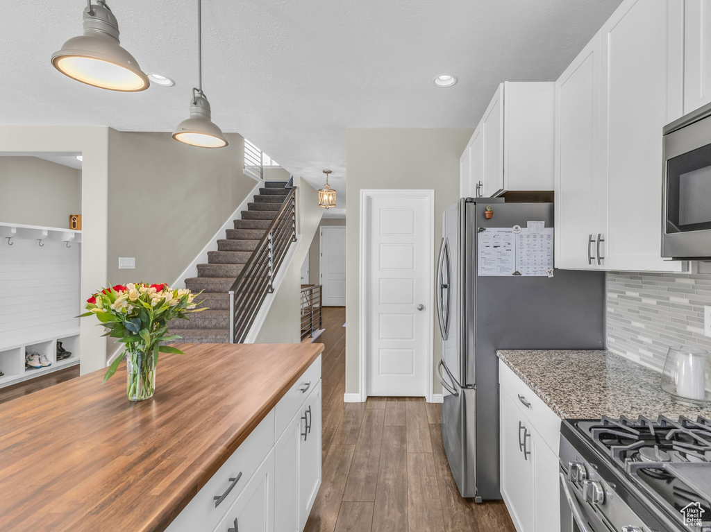 9729 S KAMARI DR South Jordan, UT 84095