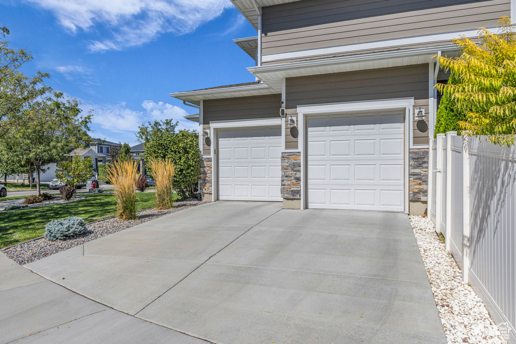 9729 S KAMARI DR South Jordan, UT 84095