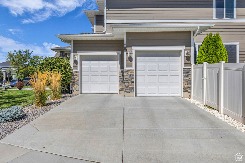 9729 S KAMARI DR South Jordan, UT 84095