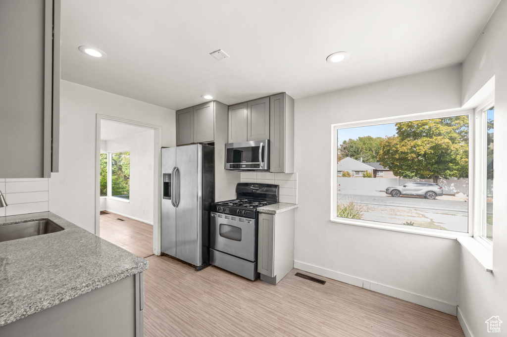 Photo 6 for MLS #2112596 at 873 N American Beauty Dr