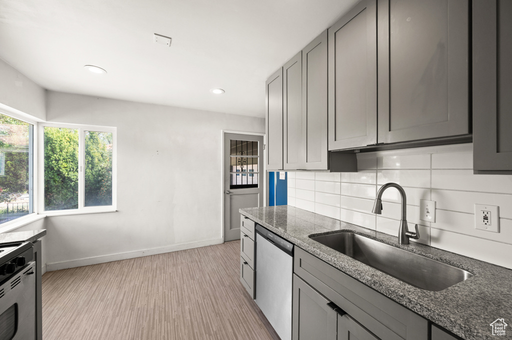 Photo 8 for MLS #2112596 at 873 N American Beauty Dr