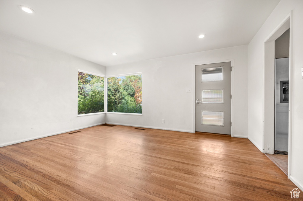 Photo 3 for MLS #2112596 at 873 N American Beauty Dr