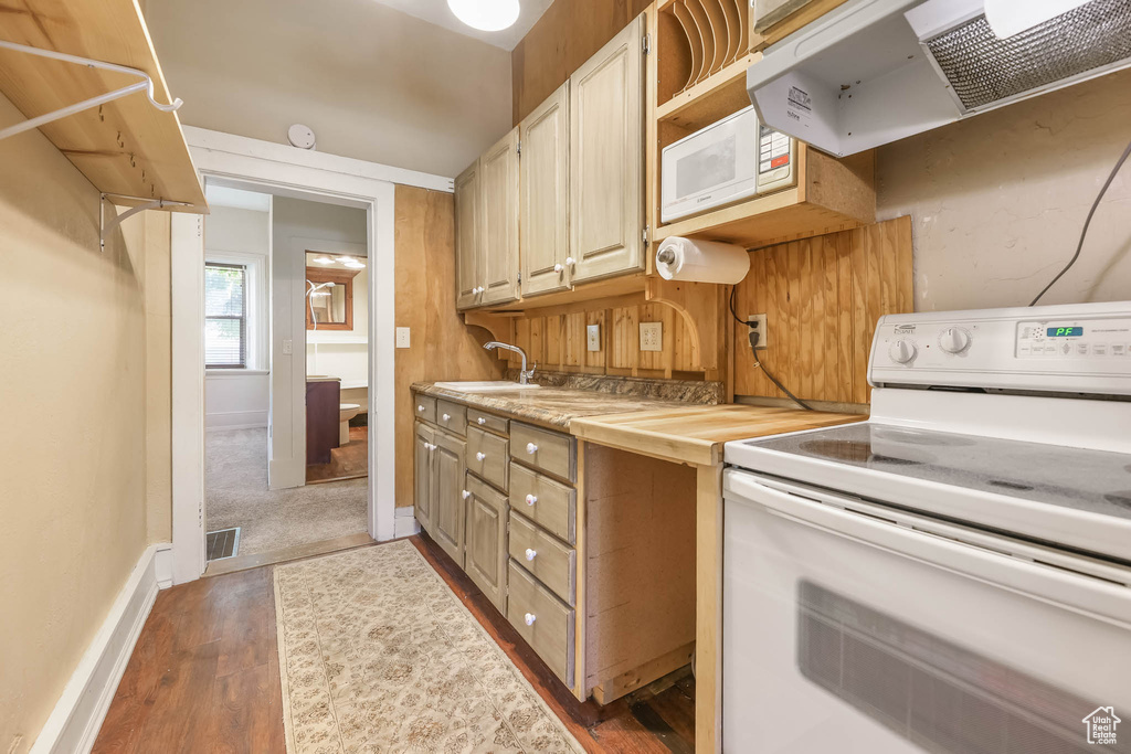 93 E 300 N Farmington, UT 84025