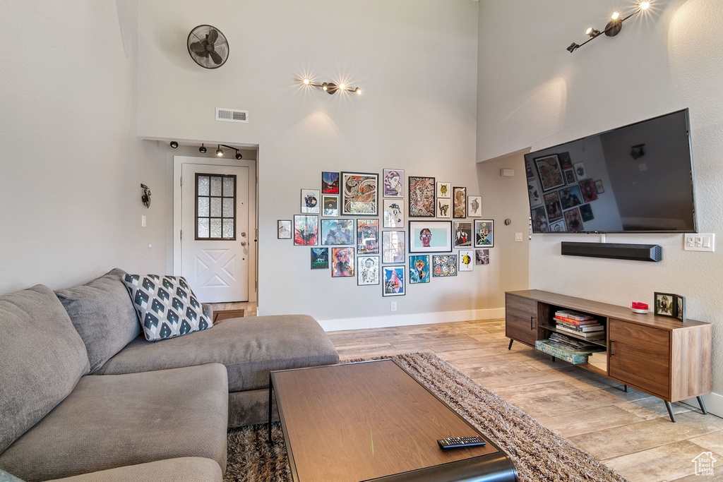 Photo 5 for MLS #2112630 at 7723 S Briarsprings Dr