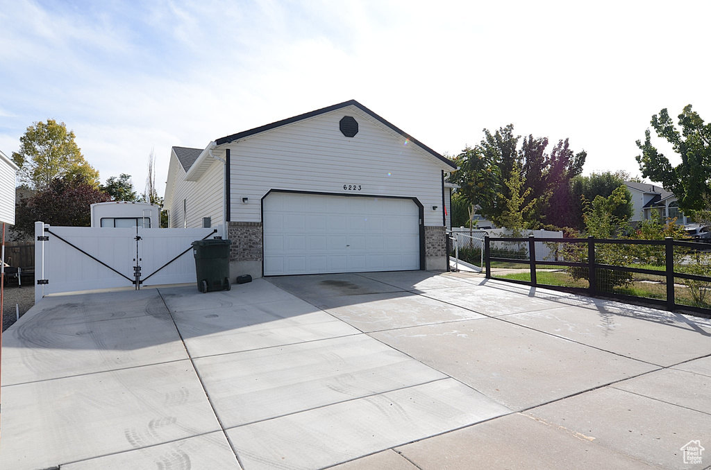 6223 W MILL VALLEY LN Salt Lake City, UT 84118