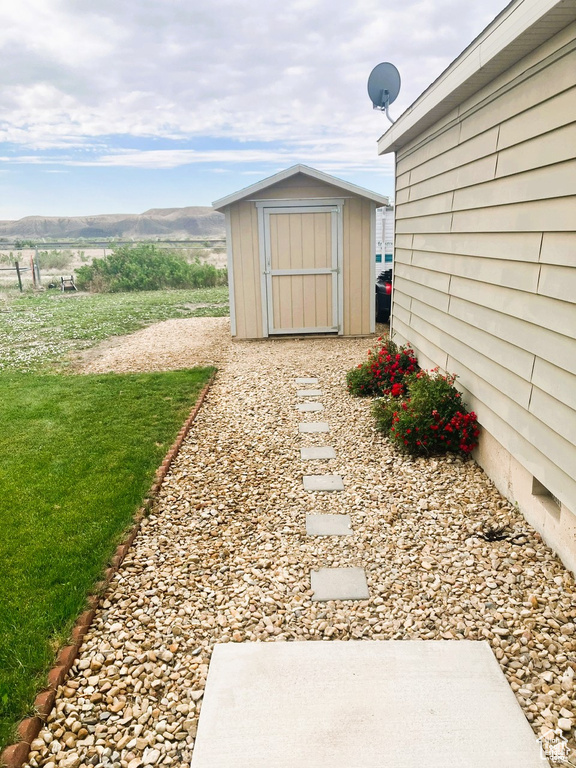 275 S MAPLE ST Wellington, UT 84542