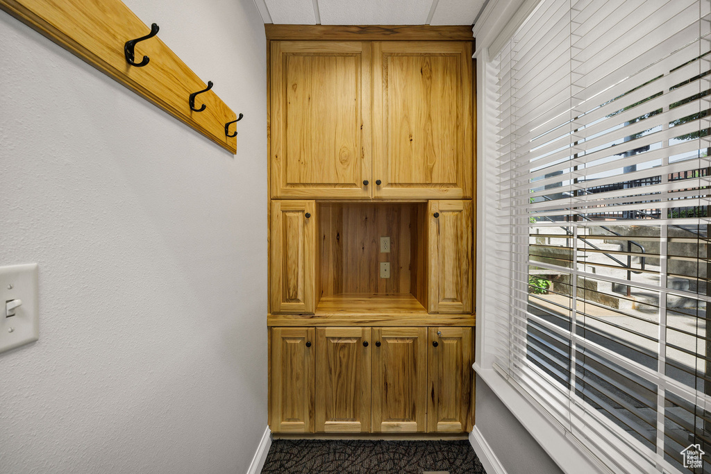 Detailed view of baseboards