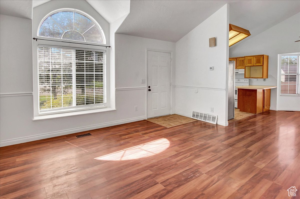 Photo 3 for MLS #2112703 at 5041 Midland Dr