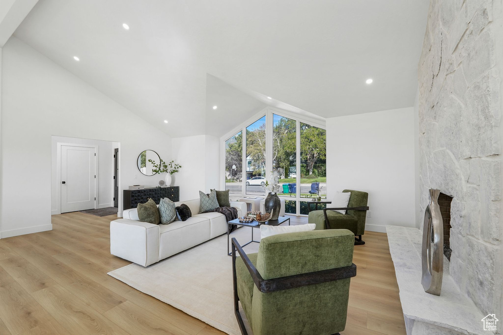 9752 S GRANITE HILL DR Sandy, UT 84092