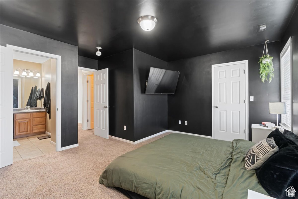 Photo 13 for MLS #2112721 at 11592 S Grandville Ave