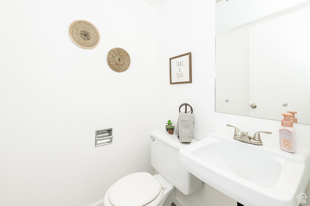 38 N WHITE BARN DR Pleasant View, UT 84414