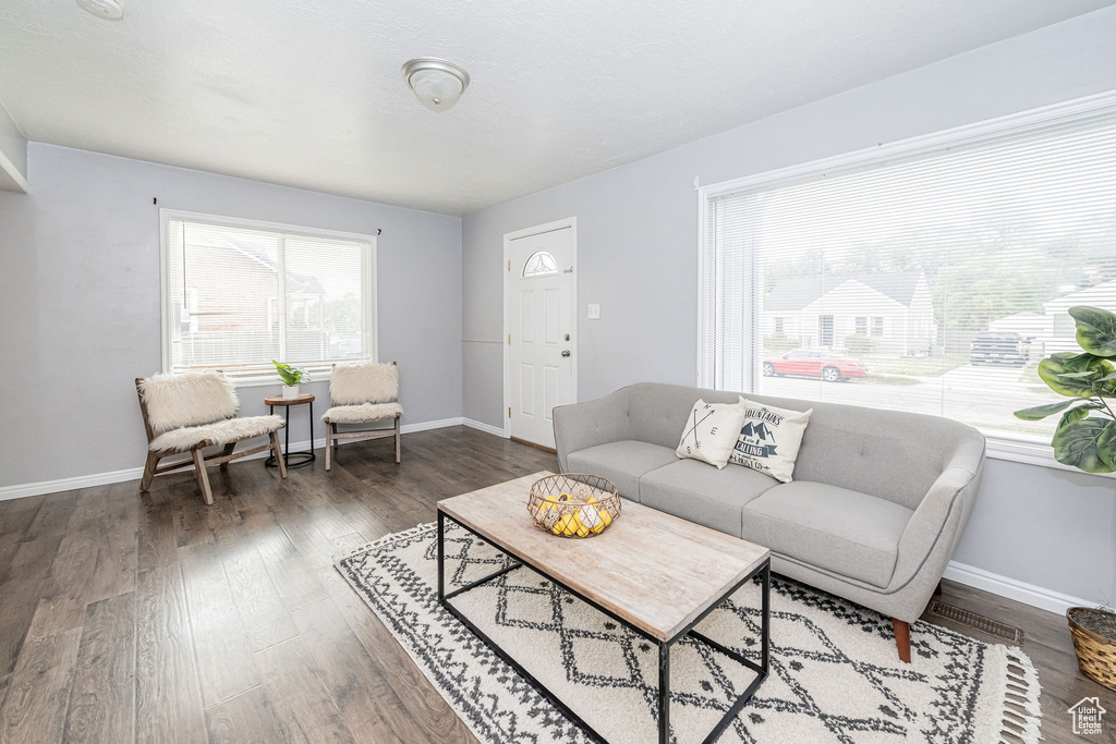 Photo 3 for MLS #2112855 at 573 E 5th St