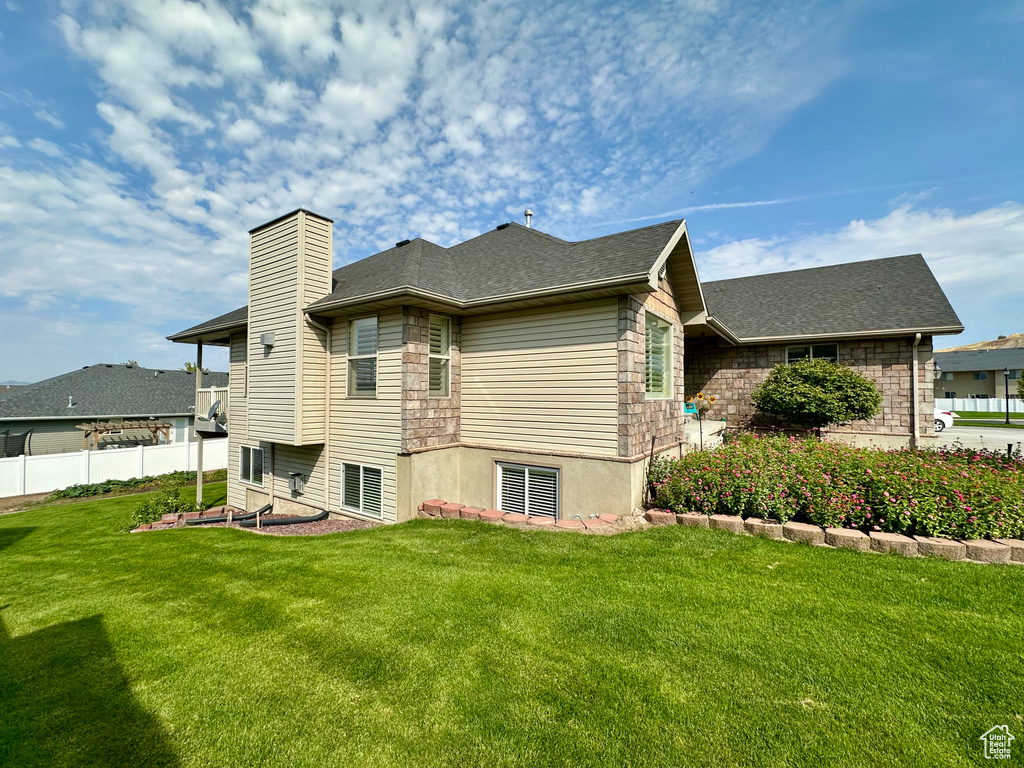 Photo 5 for MLS #2112884 at 653 N 200 East