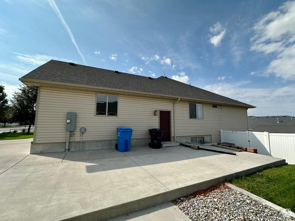 Photo 4 for MLS #2112884 at 653 N 200 East