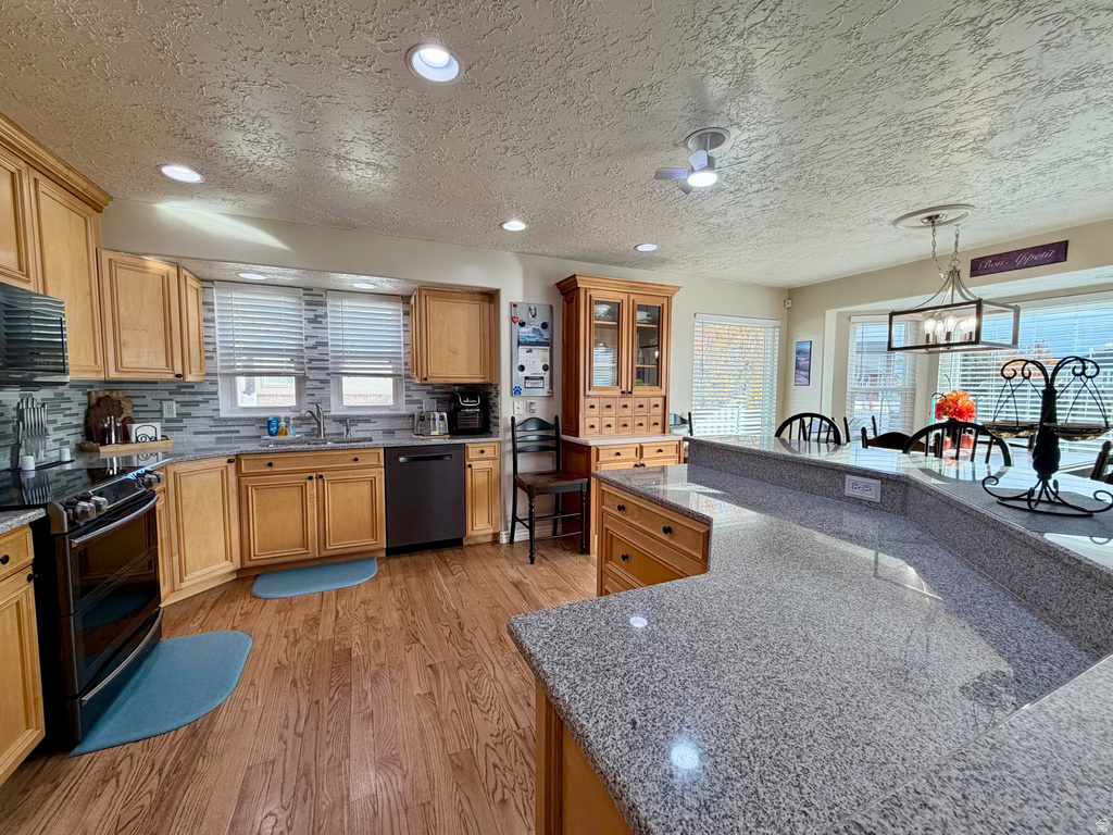 1137 W 2500 S Syracuse, UT 84075