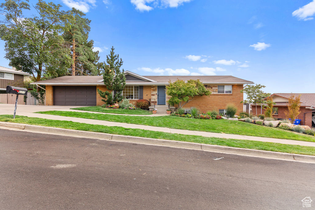 Photo 2 for MLS #2112985 at 652 E 2025 South