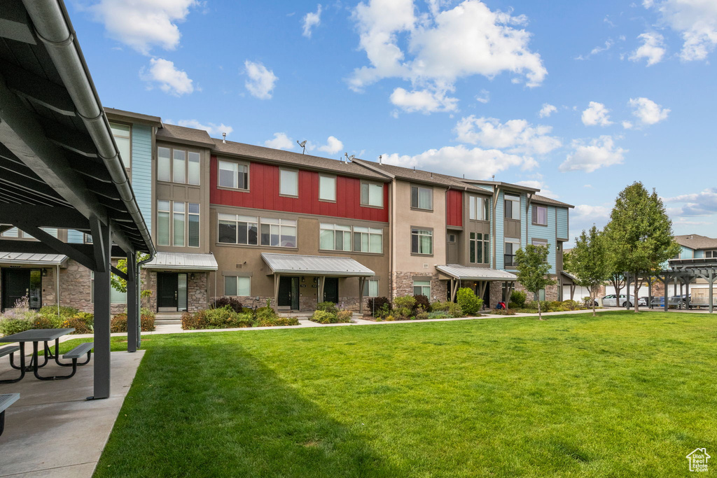 7541 S COREIANO LN Midvale, UT 84047