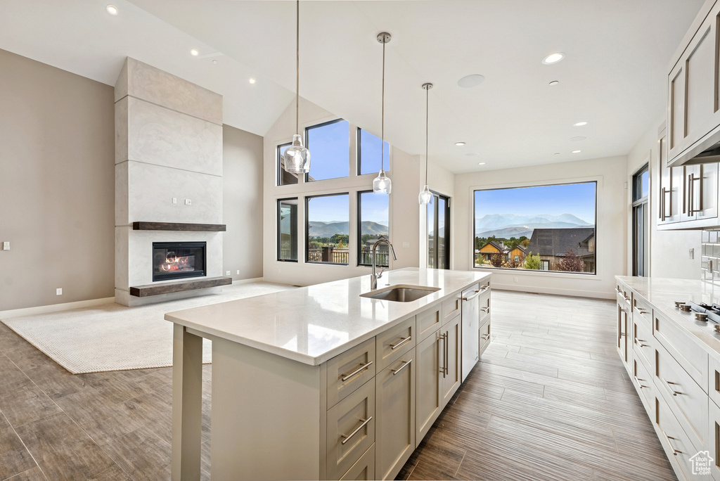 Photo 12 for MLS #2113073 at 1624 E Abajo Peak Cir