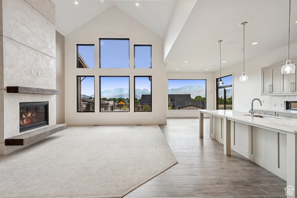 Photo 2 for MLS #2113073 at 1624 E Abajo Peak Cir