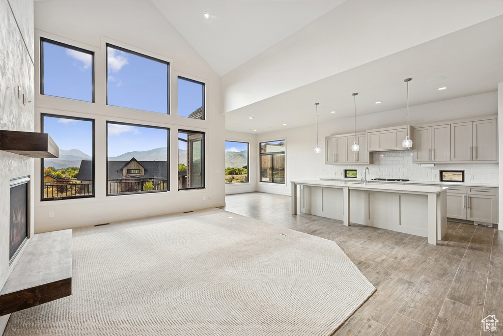 Photo 10 for MLS #2113073 at 1624 E Abajo Peak Cir