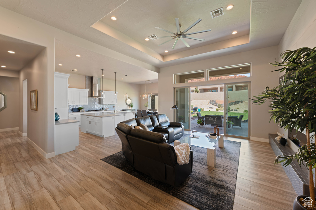 Photo 7 for MLS #2113294 at 771 E Palisades Cir