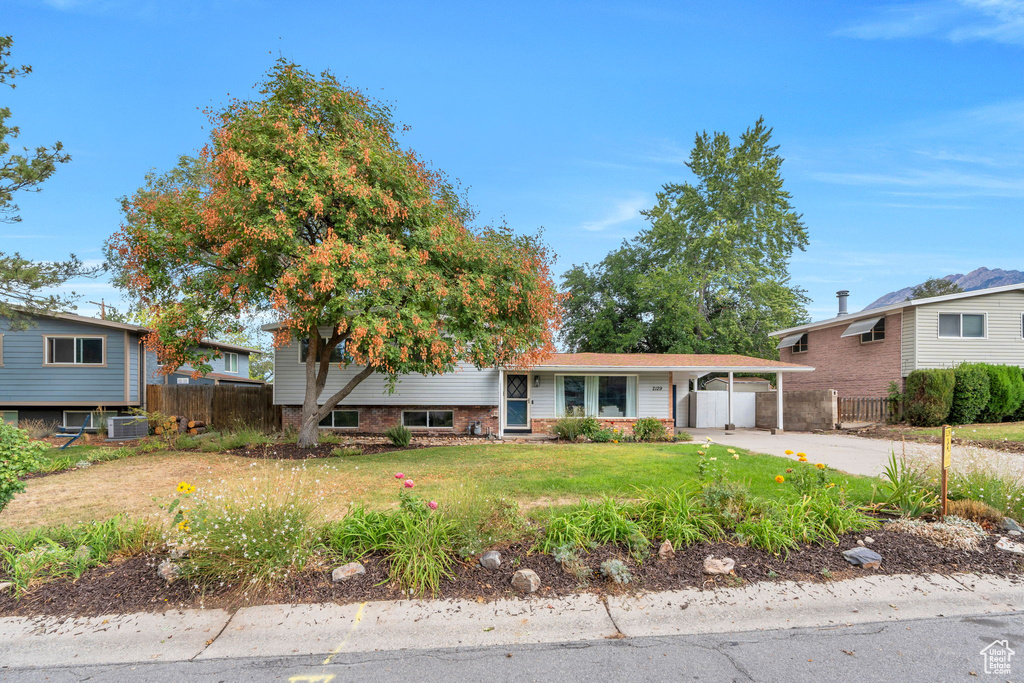 Photo 2 for MLS #2113313 at 2129 E Villaire Ave