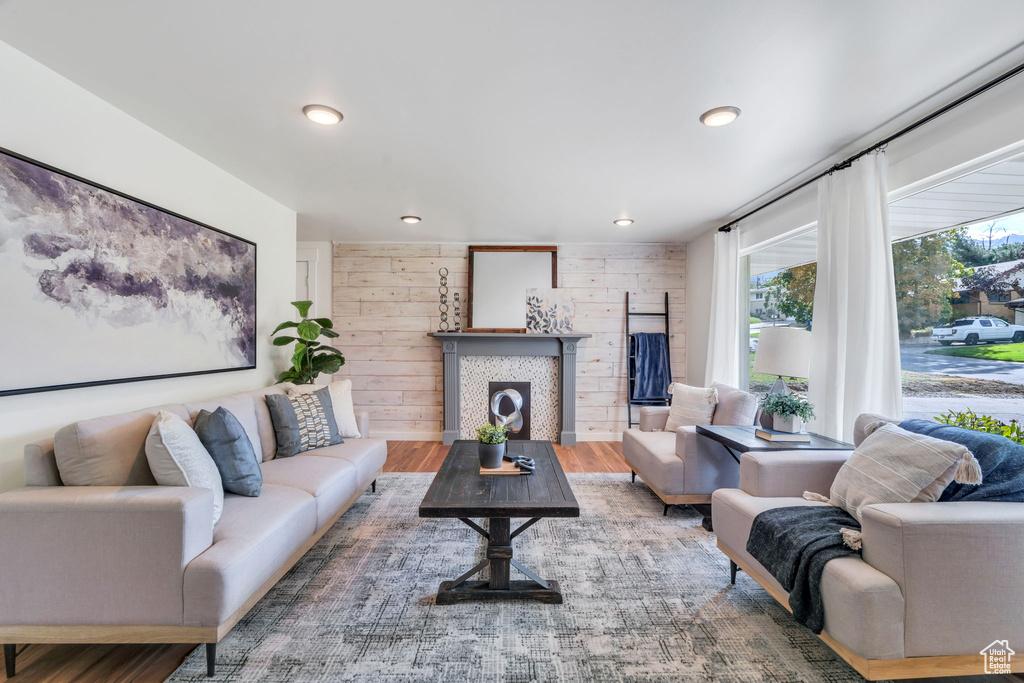 Photo 4 for MLS #2113313 at 2129 E Villaire Ave