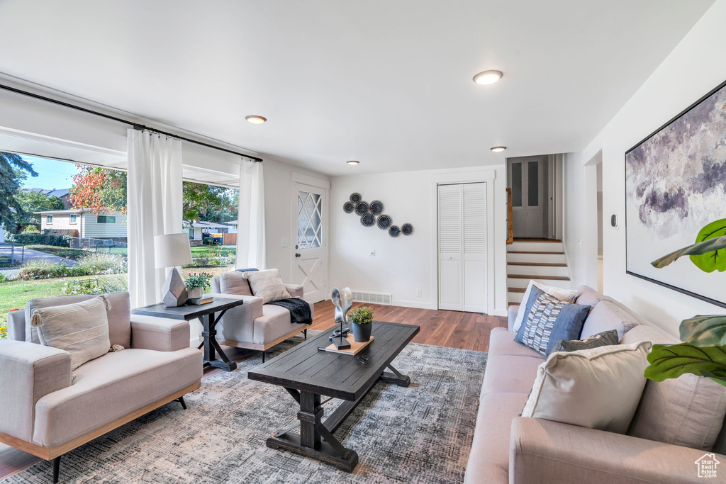 Photo 5 for MLS #2113313 at 2129 E Villaire Ave