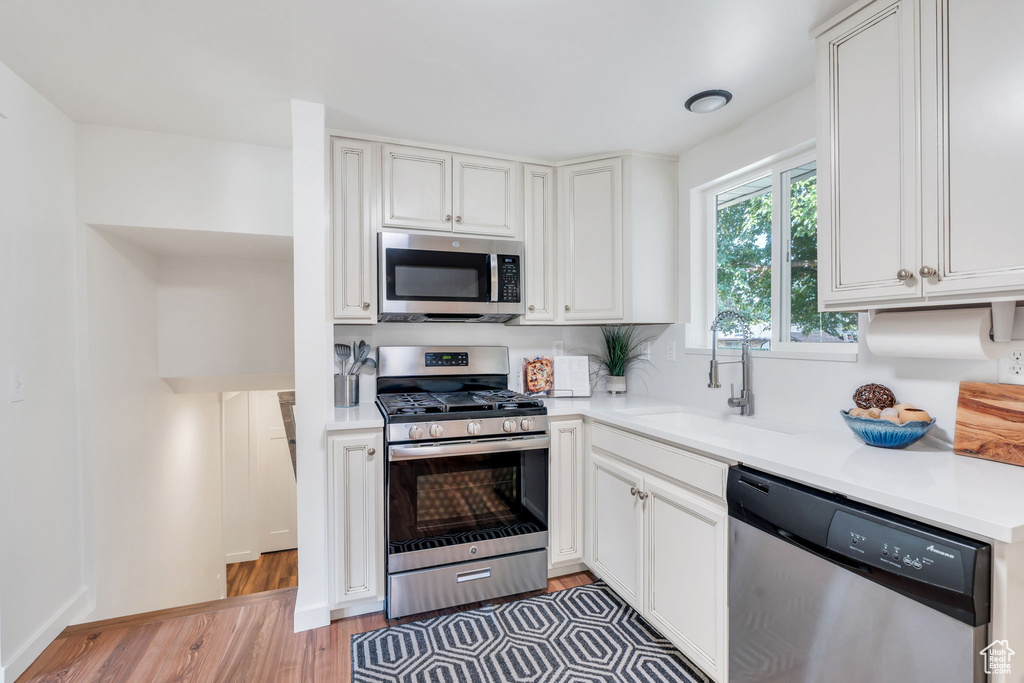 Photo 9 for MLS #2113313 at 2129 E Villaire Ave