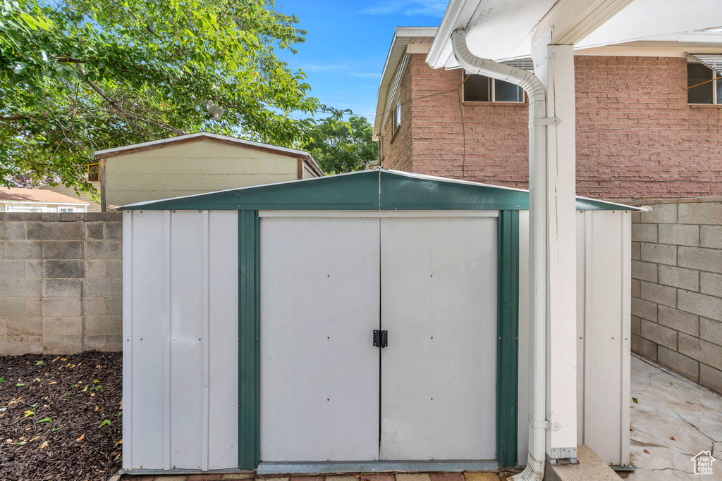 Photo 30 for MLS #2113313 at 2129 E Villaire Ave