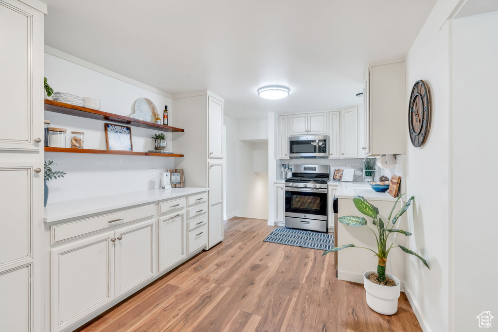 Photo 7 for MLS #2113313 at 2129 E Villaire Ave