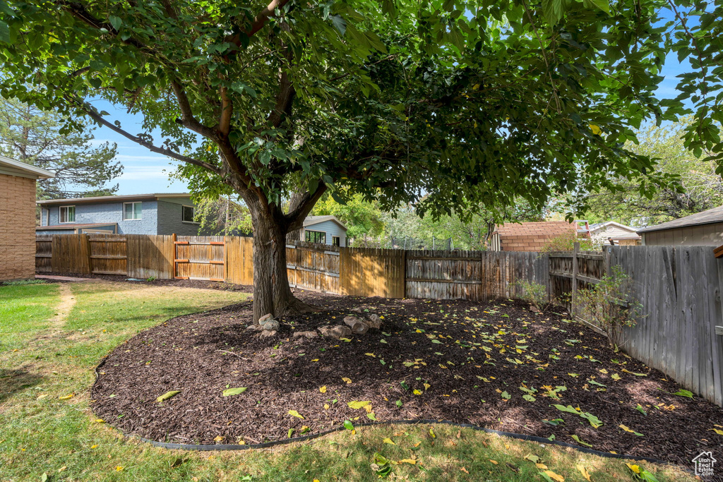 Photo 35 for MLS #2113313 at 2129 E Villaire Ave