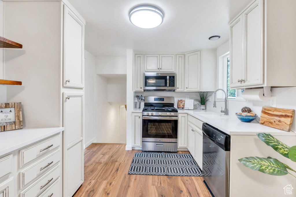 Photo 8 for MLS #2113313 at 2129 E Villaire Ave
