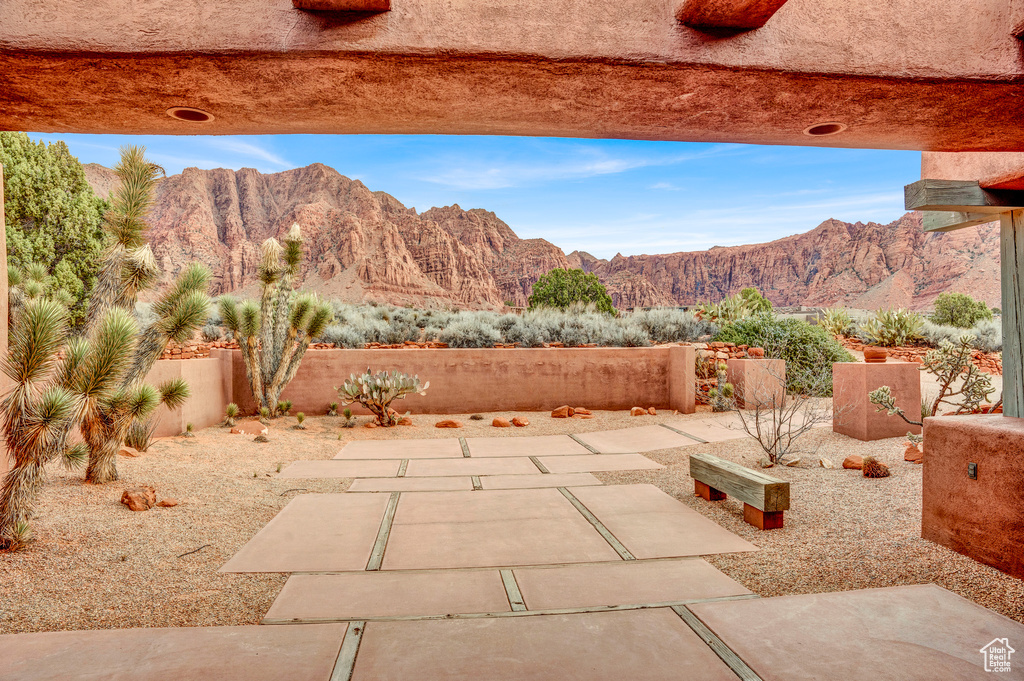 Photo 4 for MLS #2113321 at 1657 N Kayenta Dr